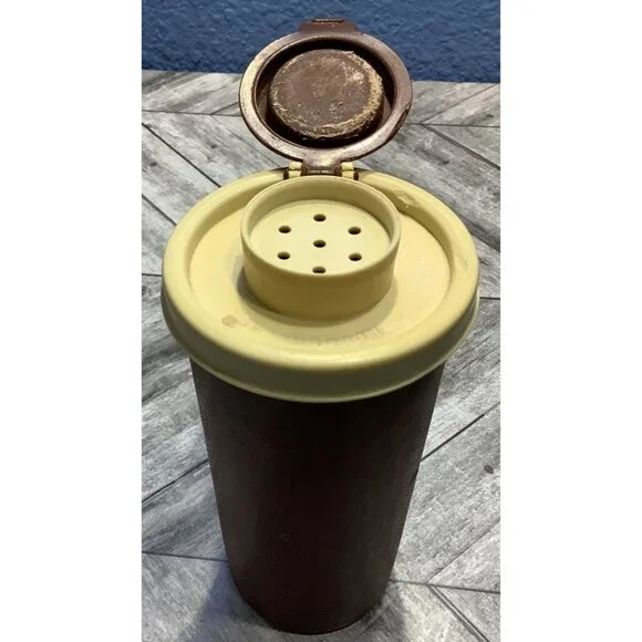 Vintage Tupperware Salt Pepper Shakers #1329 Flip Lids Brown Beige 4.5" Tall - Picture 7 of 7
